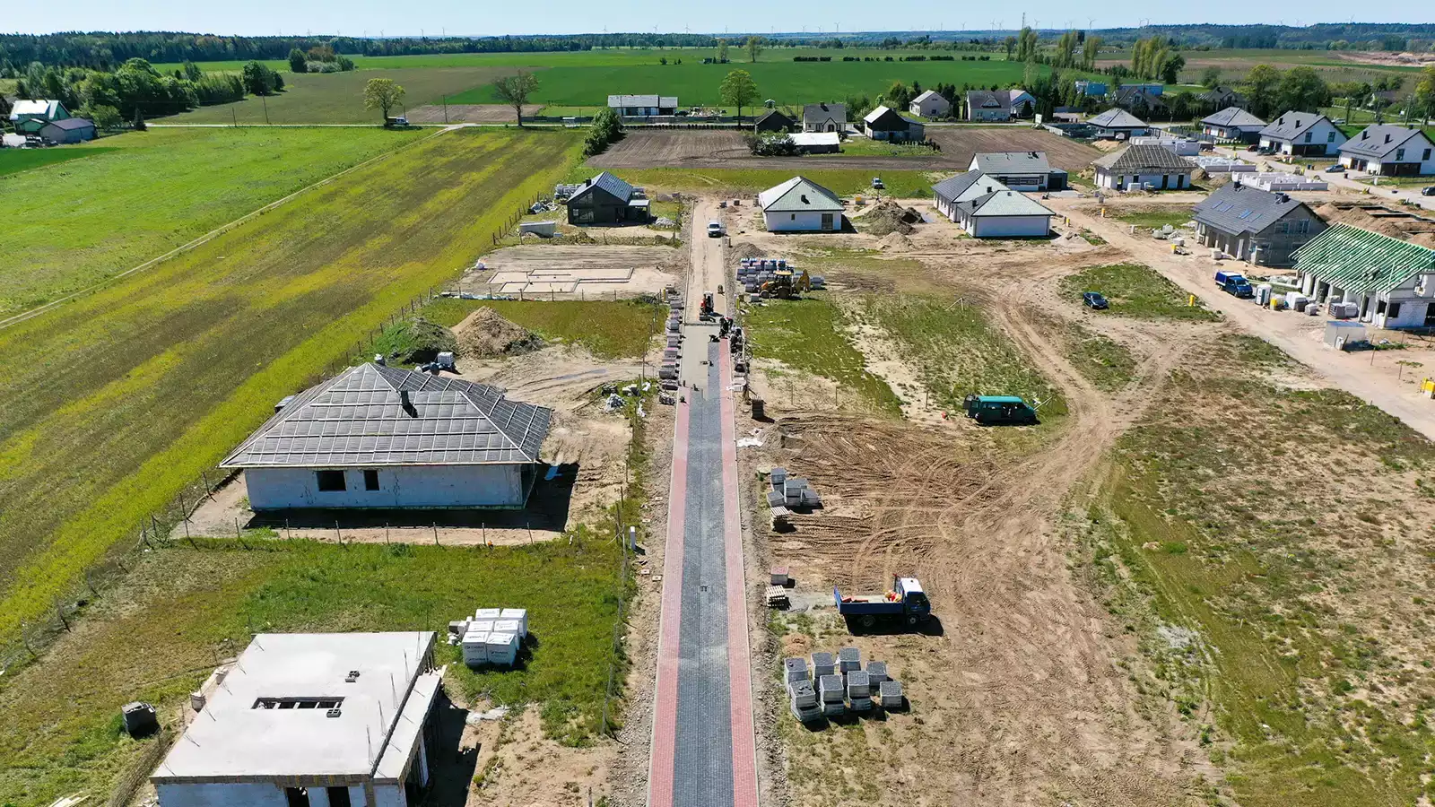 Głobino II – trwa budowa drogi wewnętrznej z kostki brukowej – zdjęcie 6